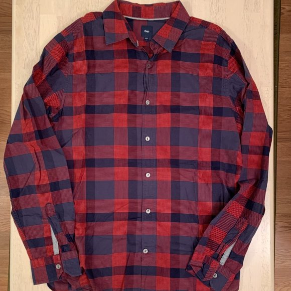 GAP Red Plaid Casual Button Down - Size Medium - Picture 1 of 6